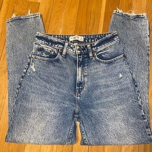 Abercrombie “The Mom” High Rise Curve Love Size 25R